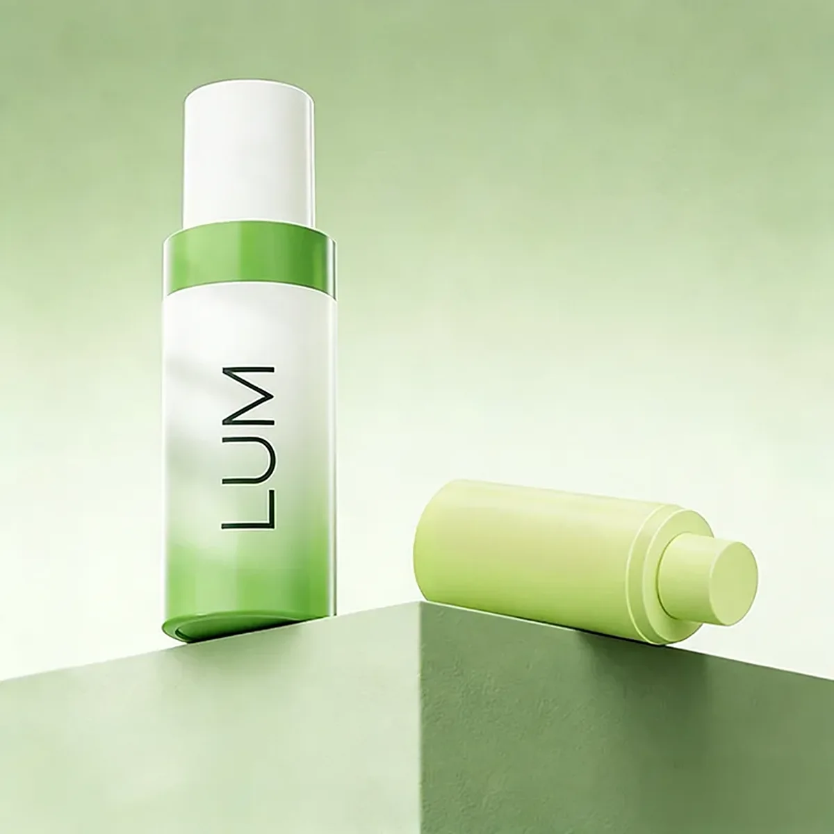 Close-up of the replaceable inner bottle mechanism, intuitively designed to reduce plastic waste and secure refills.