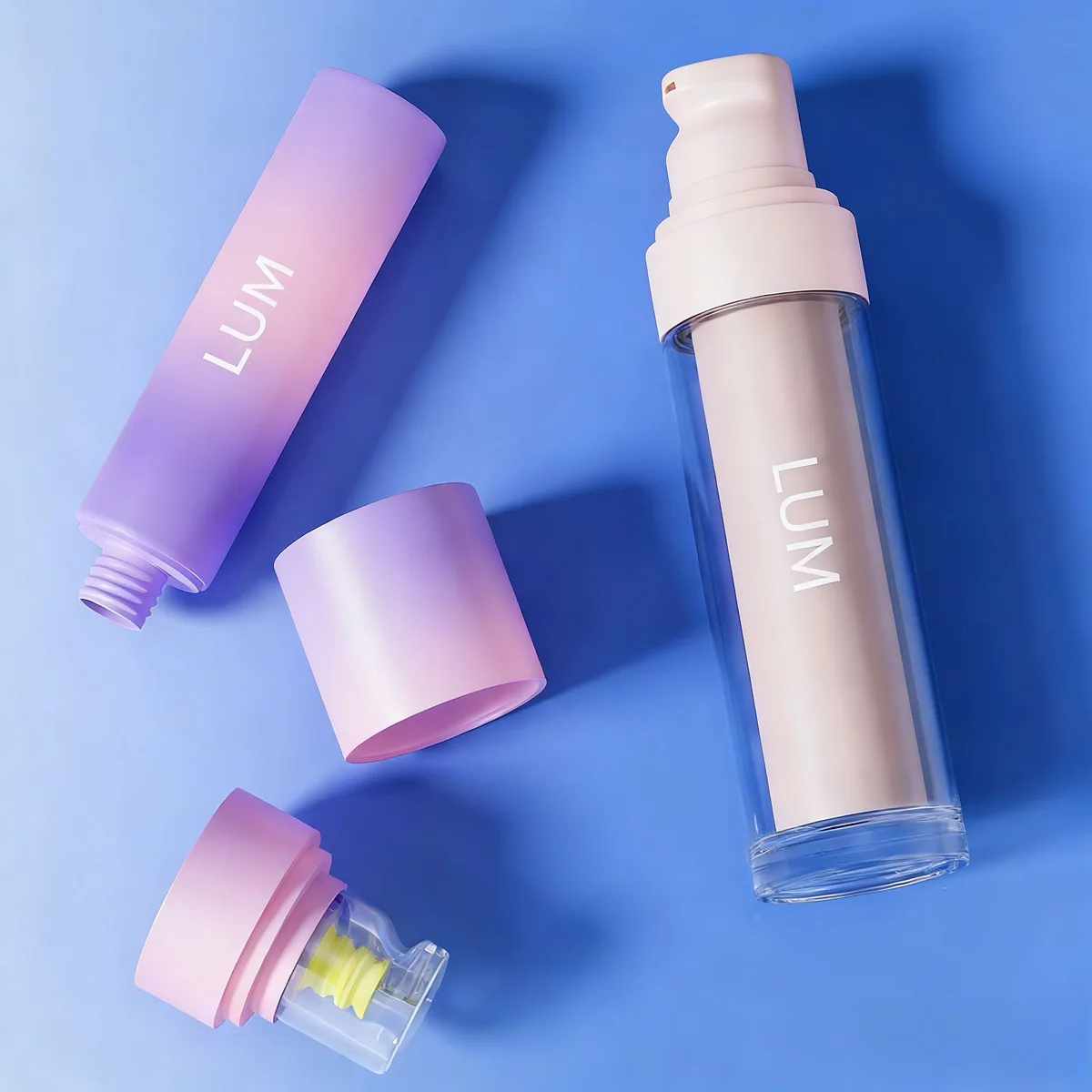 Close-up of the sustainable refill mechanism, showing the isolated PP inner cartridge ensuring zero formula leakage.