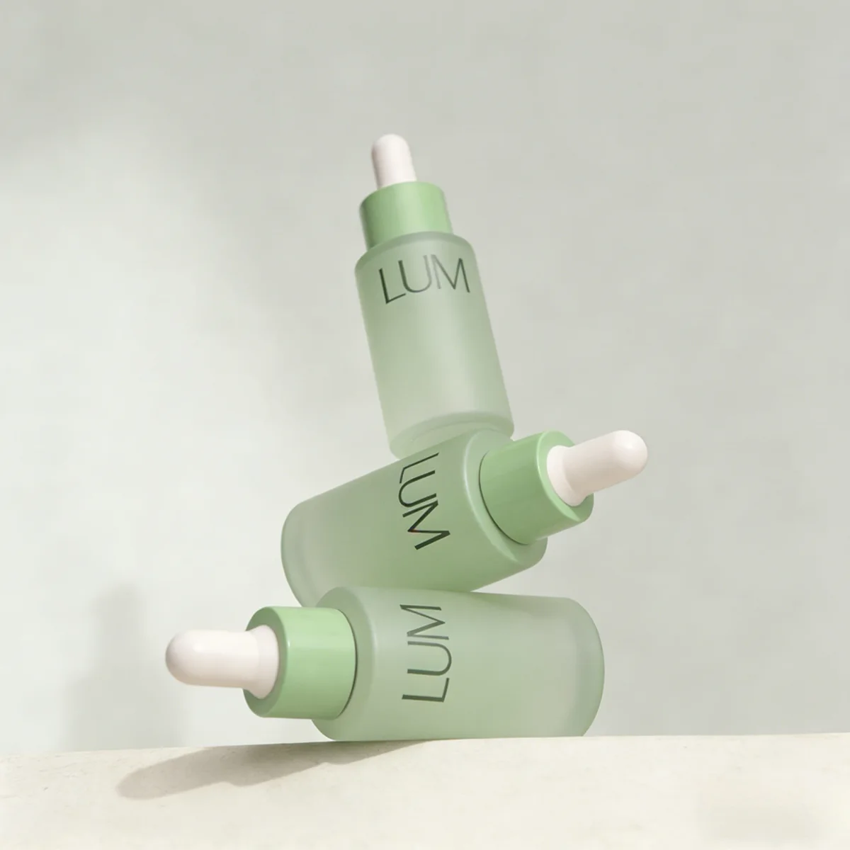 Premium glass structure demonstrating a sophisticated custom matte color spray alongside high-quality white rubber droppers.