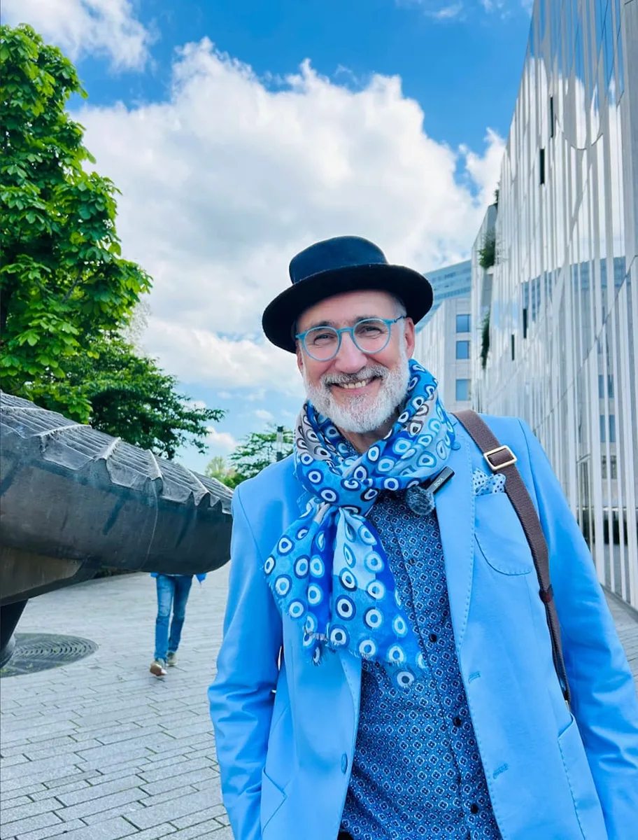 Procurement Manager Marc Dubois endorsing Lumlun's high-quality airless bottles and consistent color matching capability