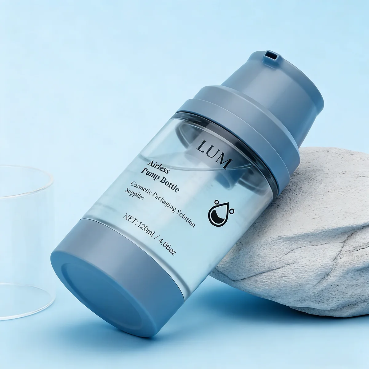 High-clarity skincare packaging manufactured by Lumlun, featuring the LUM logo on a transparent 150ml airless bottle.