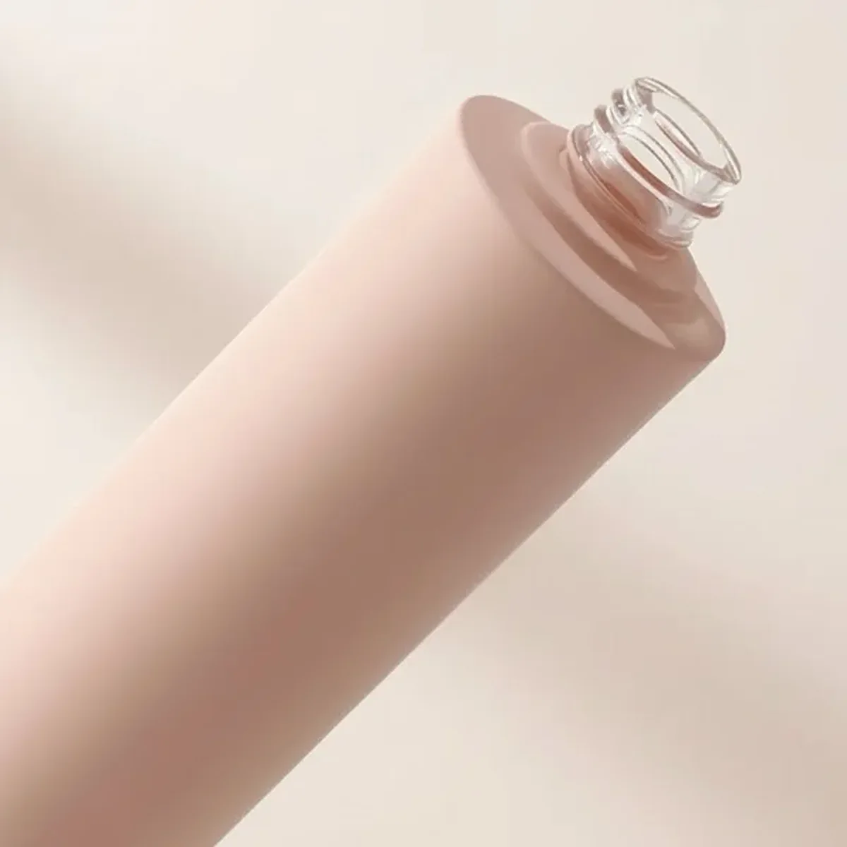 Custom spray color coating with matte and gradient effects on glass dropper bottles