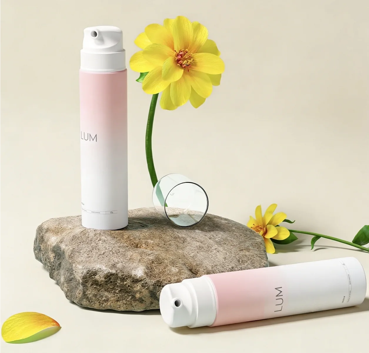 Close-up of the one-way airless valve and wide orifice, engineered to smoothly dispense thick whitening gels with minimal waste.