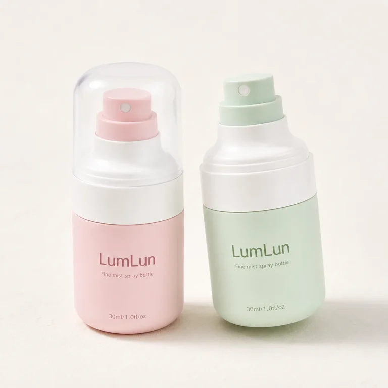 Lumlun 50ml PET fine mist spray bottles in pink and green, one capped and one with exposed sprayer.