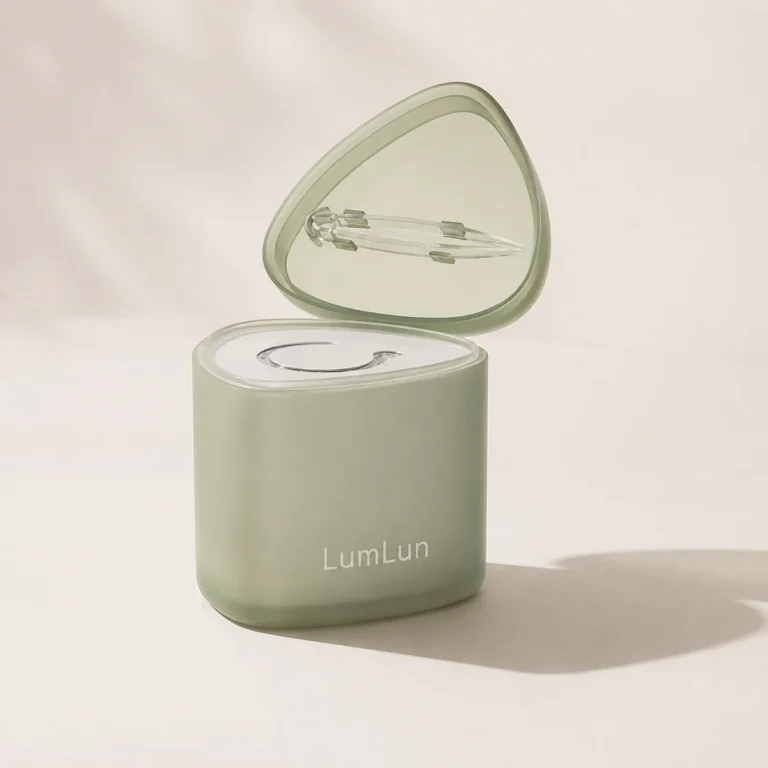 Open LumLun triangular PP toner pad jar with lid-mounted tweezers and visible inner insert