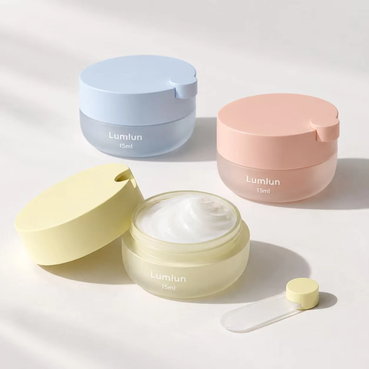 LumLun 15-g-Mini-Cremetiegel-Set mit geöffnetem Tiegel und Spatel