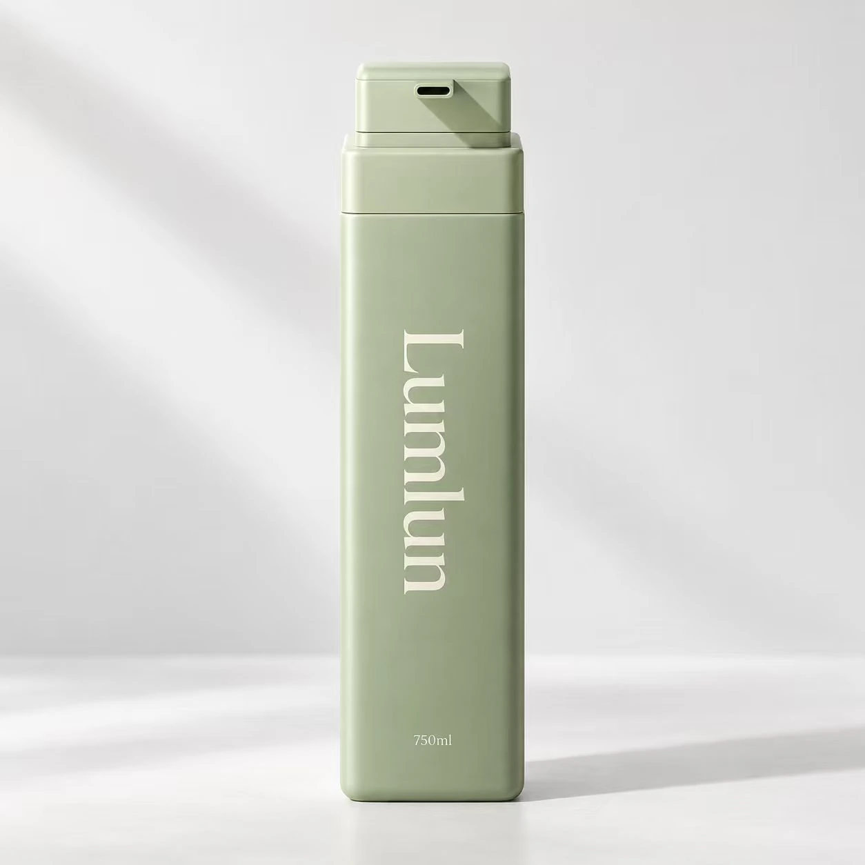 Einzelne große rechteckige PET-Waschflasche in gedecktem Grün mit 750 ml.